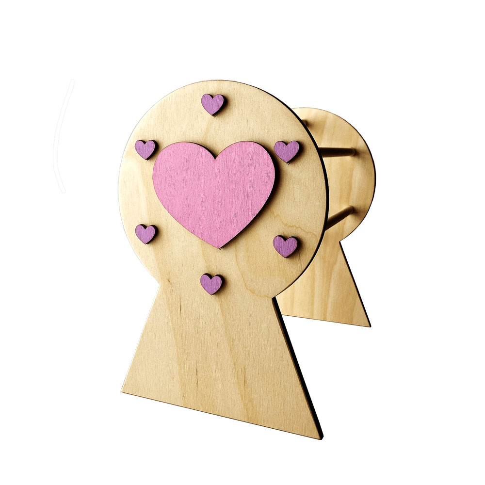 Поставка за диадеми със сърце