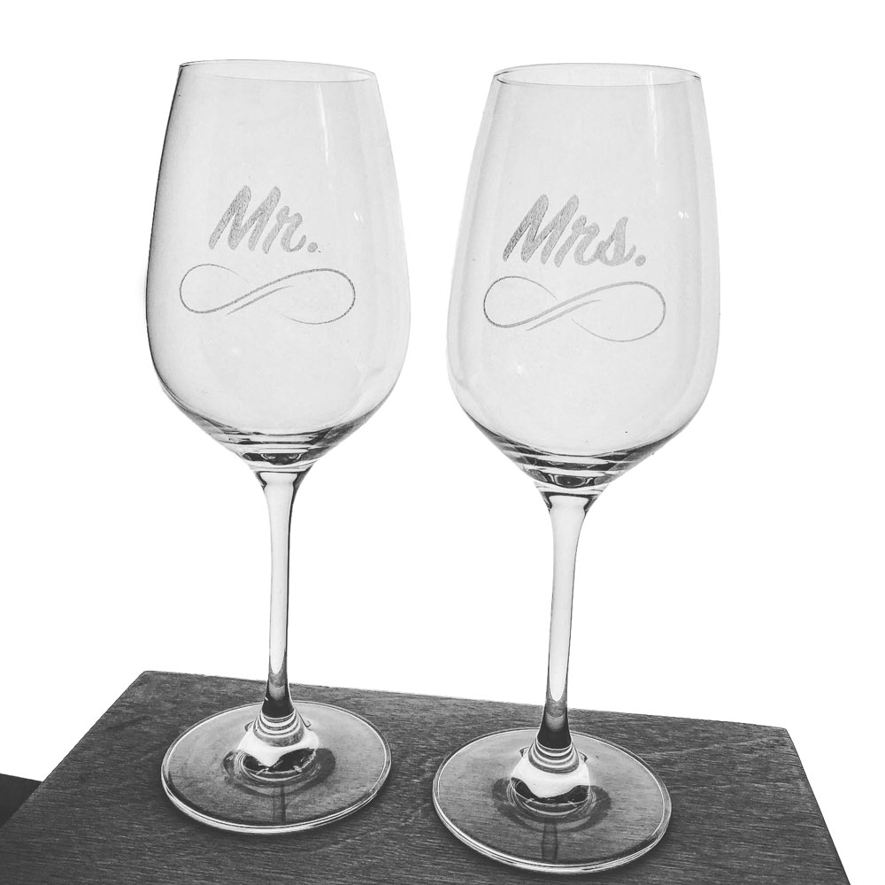 Две чаши за вино 