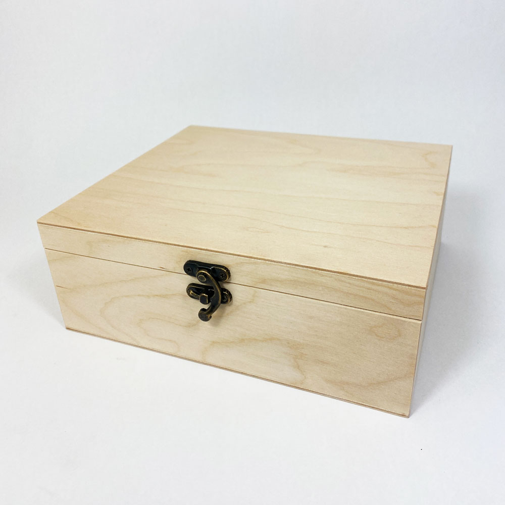 Дървена кутия 22х19х8см