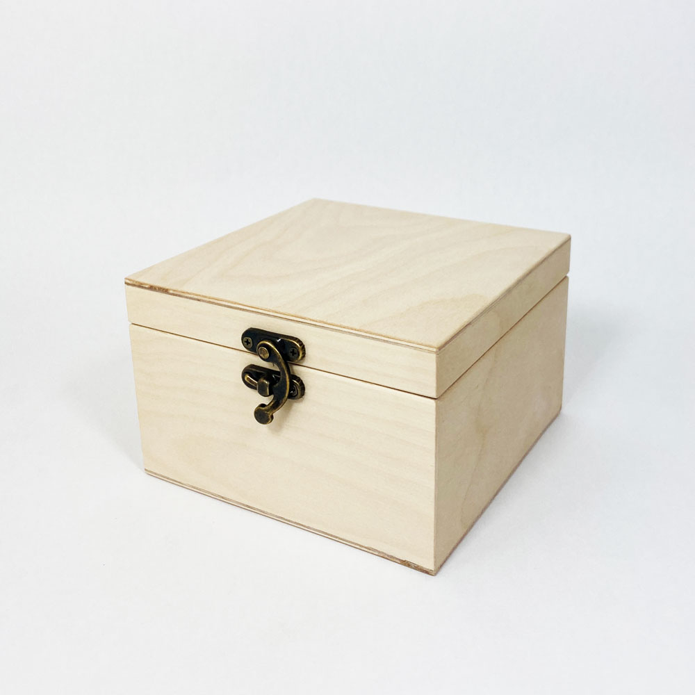 Дървена кутия 13.5х13.5х8.5см