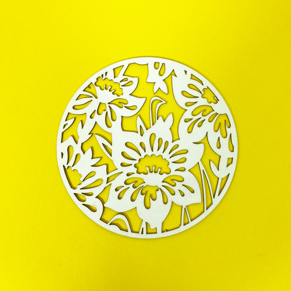 Кръг с цветя от бирен картон 10см