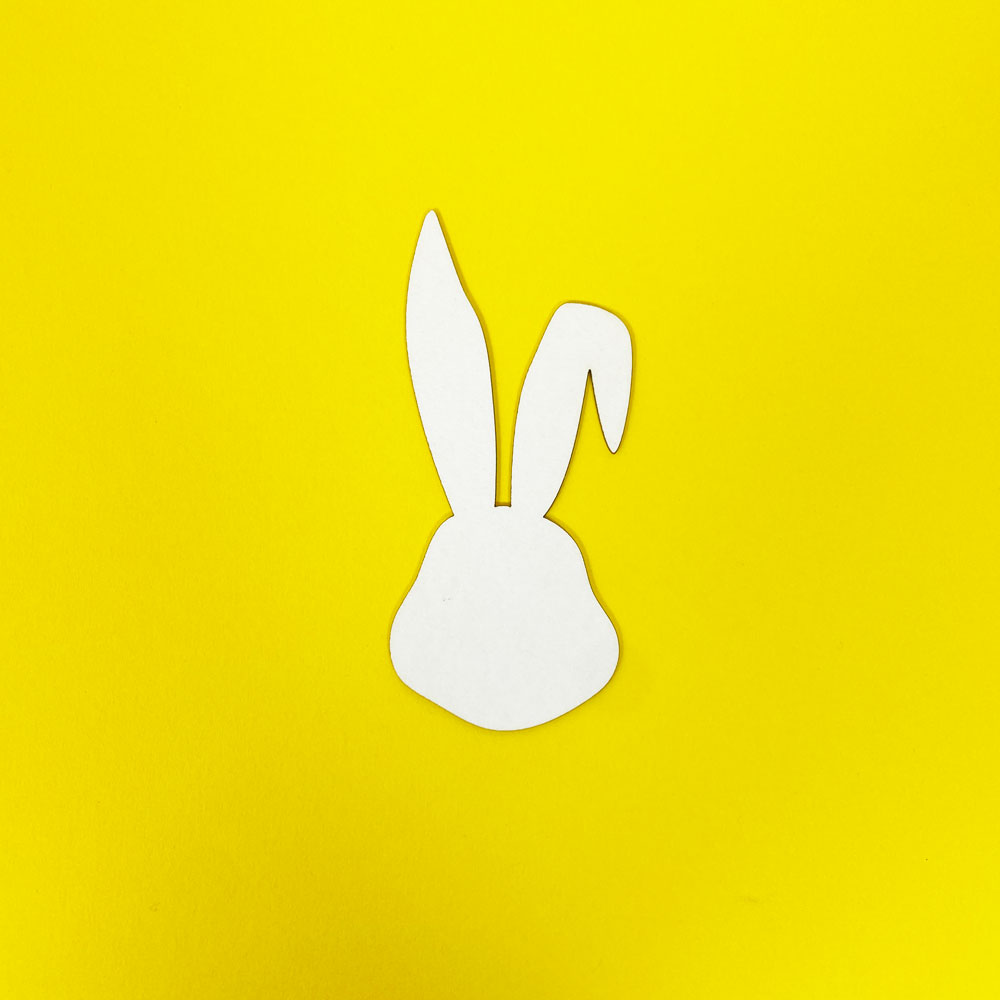 Зайче от бирен картон