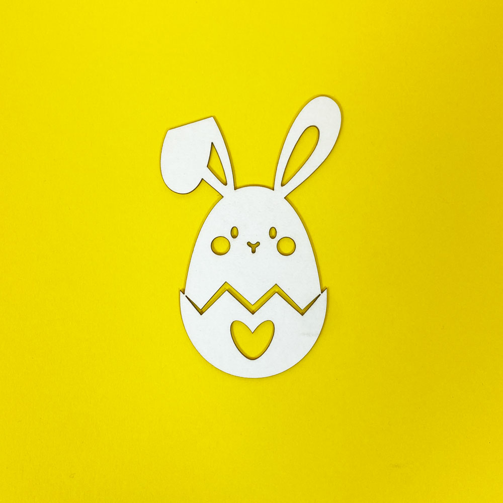 Зайче от бирен картон