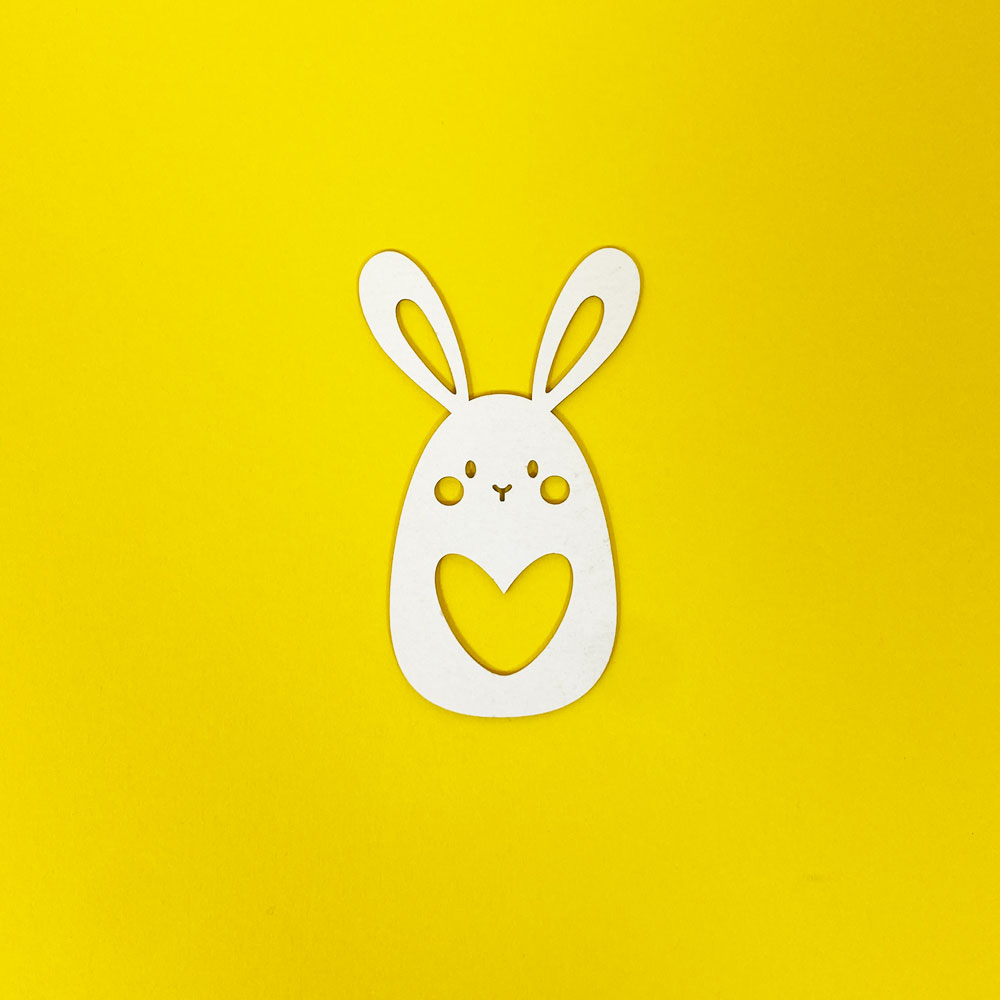 Зайче от бирен картон